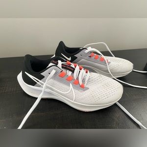 Nike Women’s Air Zoom Pegasus 38 Iris Whisper Provence Purple Shoes ( Size 7.5)